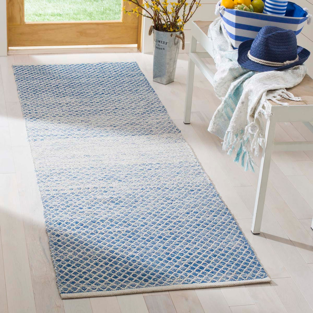 Safavieh Montauk Rug Collection MTK601B - Blue / Ivory