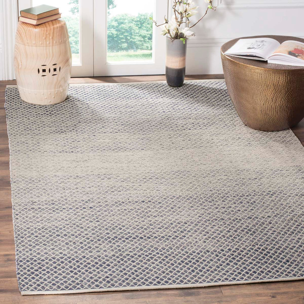 Safavieh Montauk Rug Collection MTK601C - Navy / Ivory