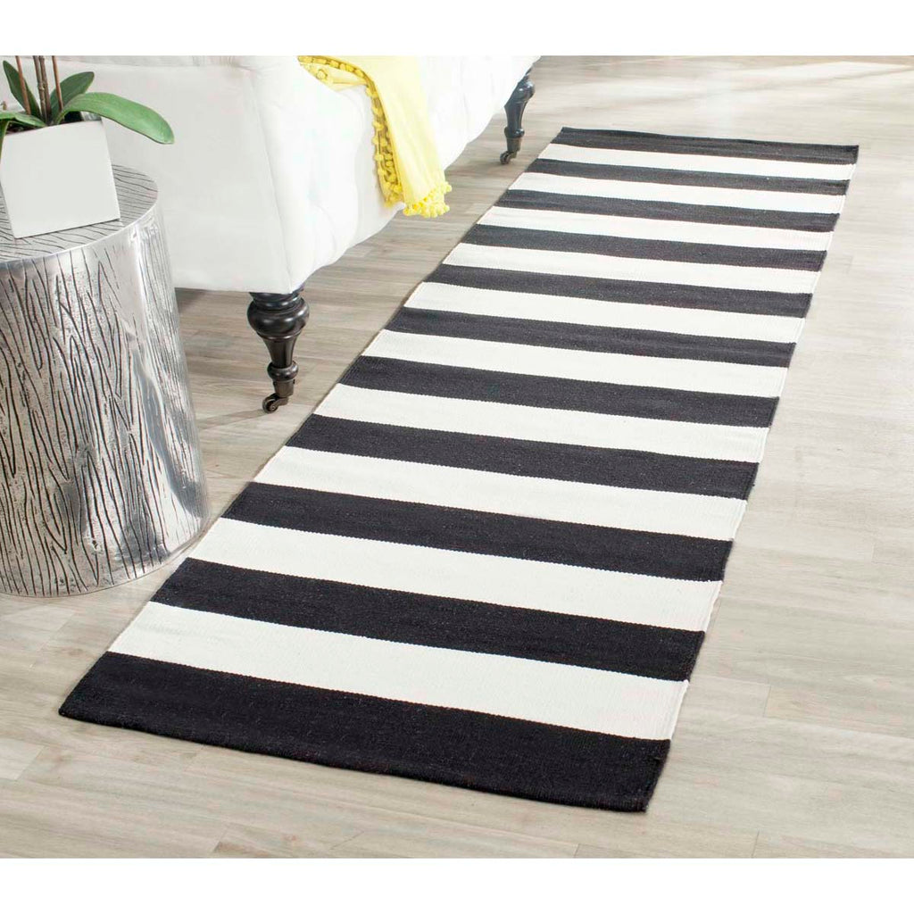 Safavieh Montauk Rug Collection MTK712D - Black / Ivory
