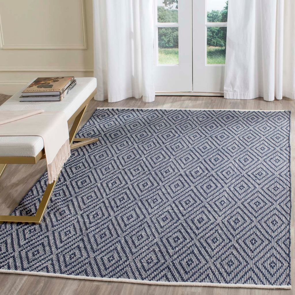Safavieh Montauk Rug Collection MTK811C - Navy / Ivory