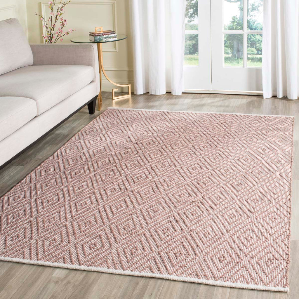 Safavieh Montauk Rug Collection MTK811E - Beige / Ivory