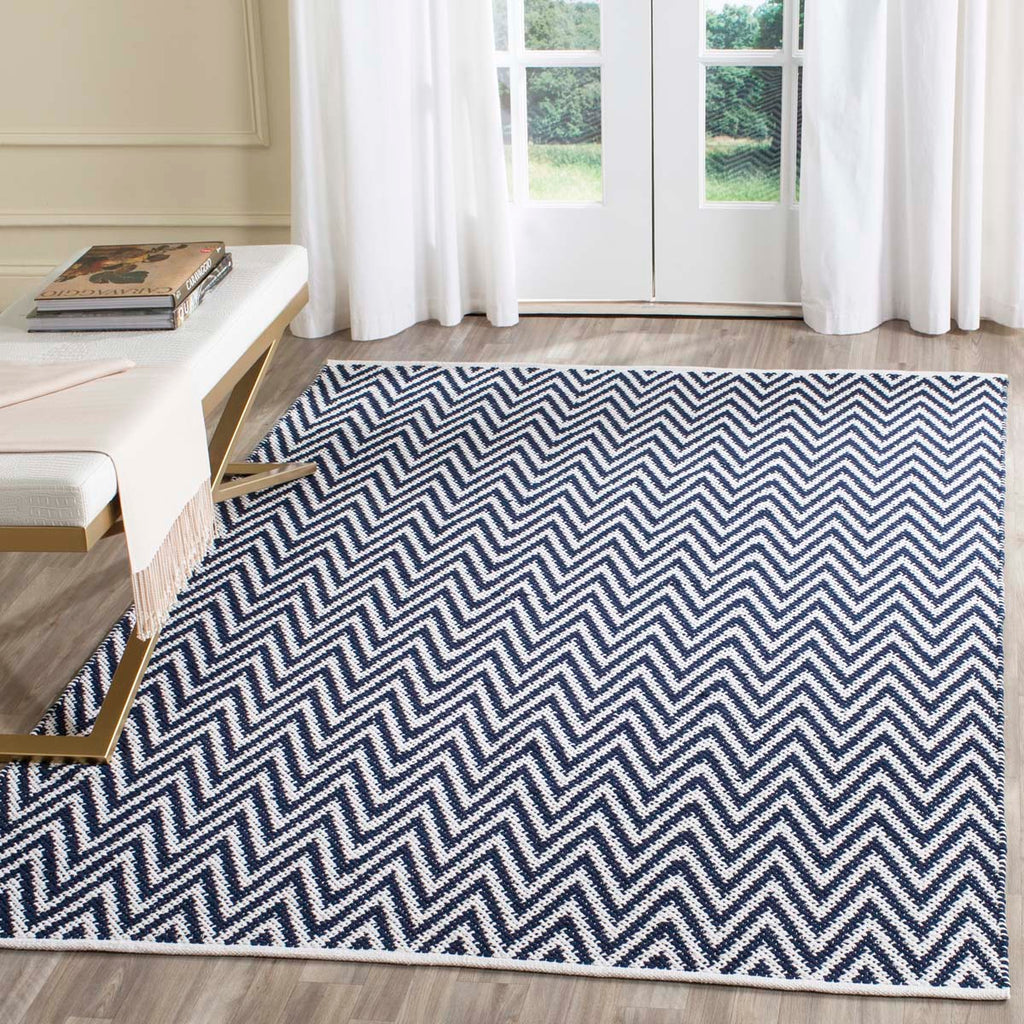 Safavieh Montauk Rug Collection MTK812C - Navy / Ivory