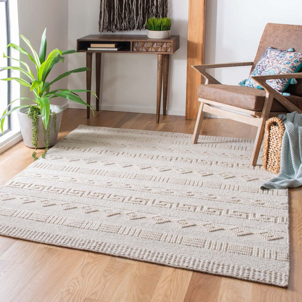 Safavieh Natural Fiber Rug Collection NF553B - Beige / Ivory