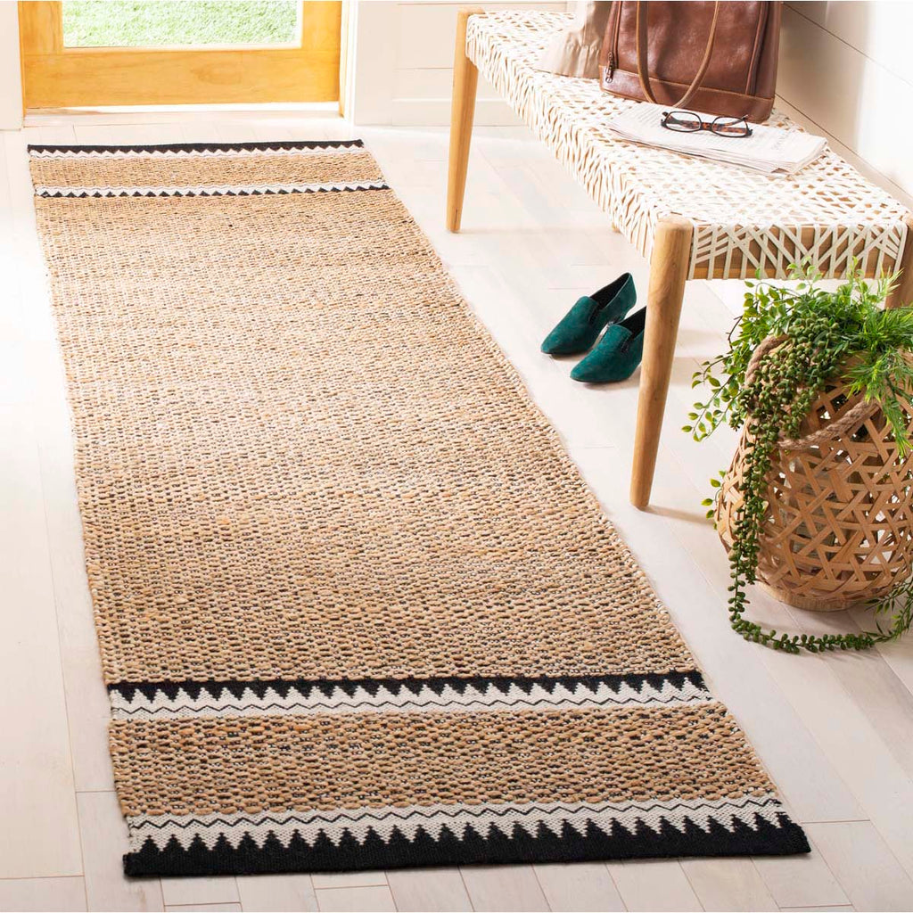 Safavieh Natural Fiber Rug Collection NF874B - Natural / Black