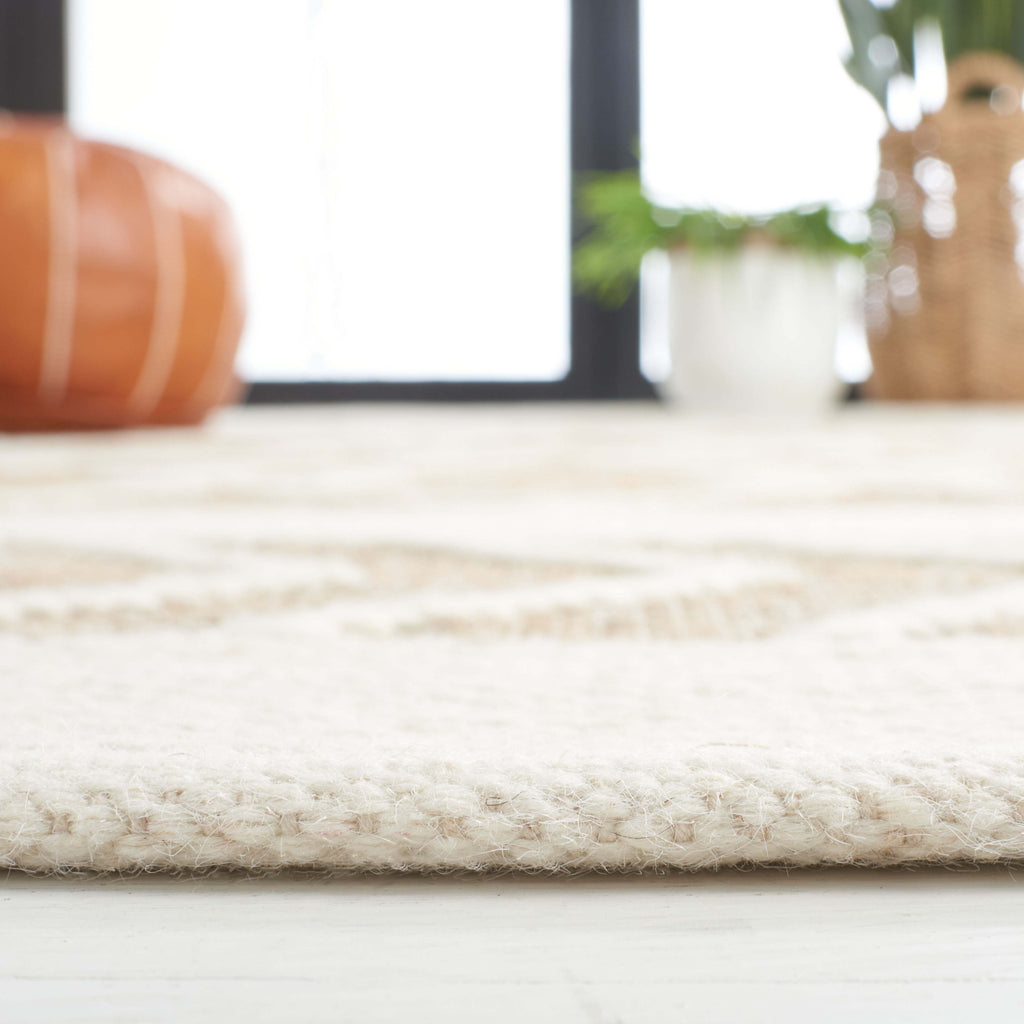 Safavieh Natural Fiber Rug Collection: NFB277A - Natural / Ivory