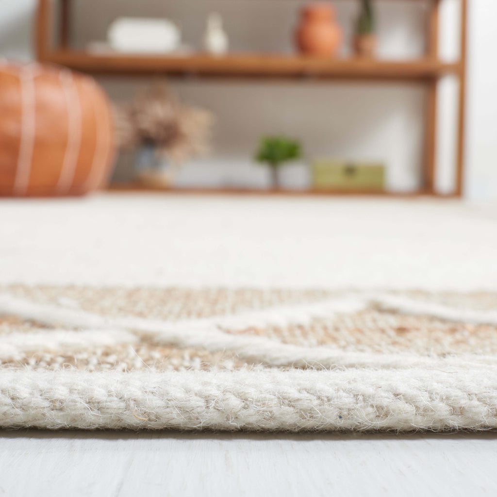 Safavieh Natural Fiber Rug Collection: NFB279A - Natural / Ivory