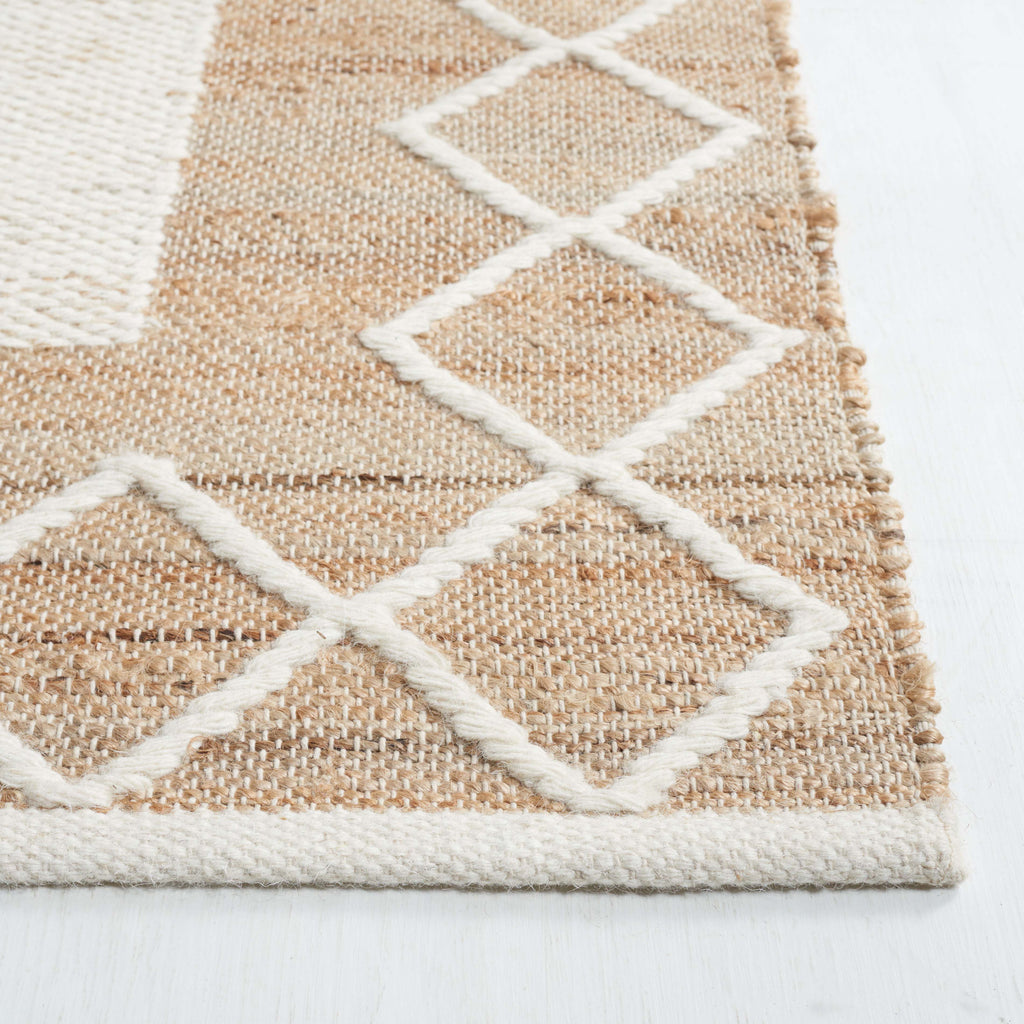 Safavieh Natural Fiber Rug Collection: NFB279A - Natural / Ivory