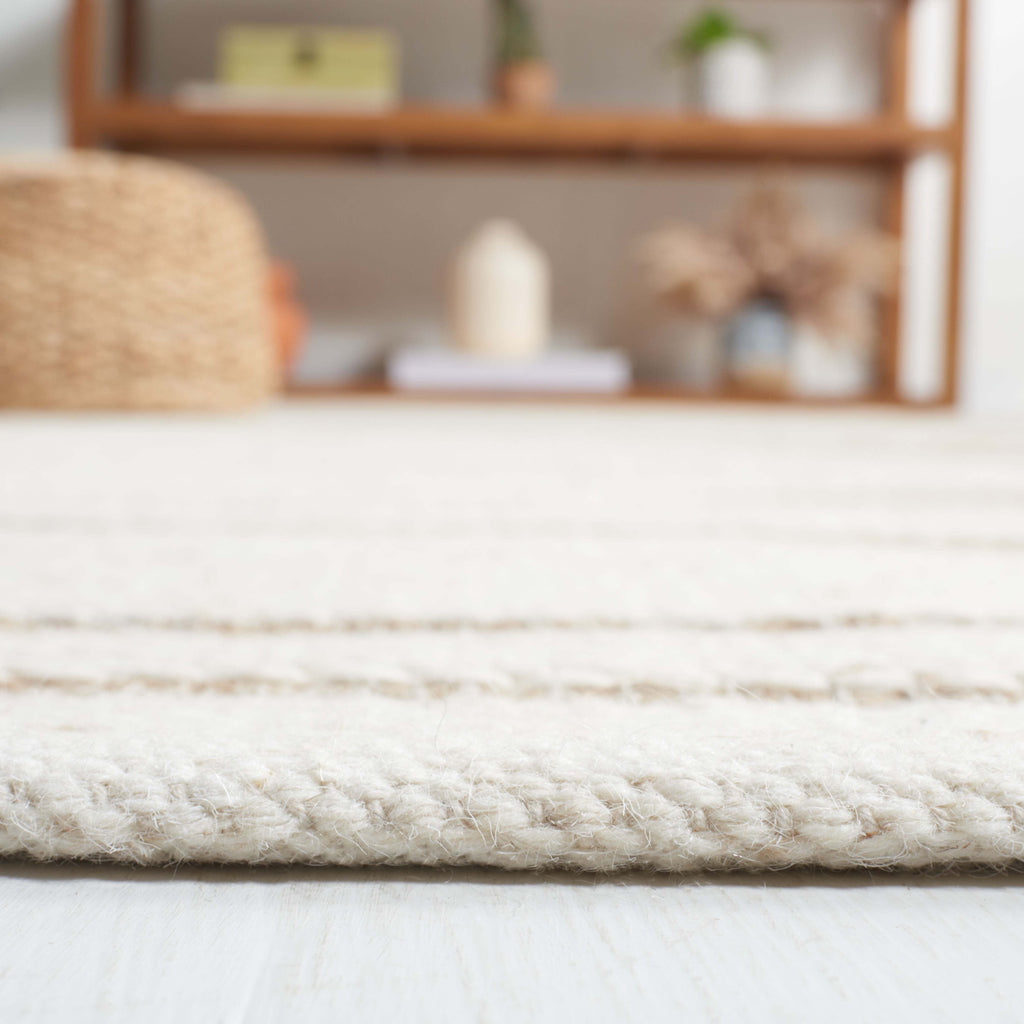 Safavieh Natural Fiber Rug Collection: NFB280A - Natural / Ivory