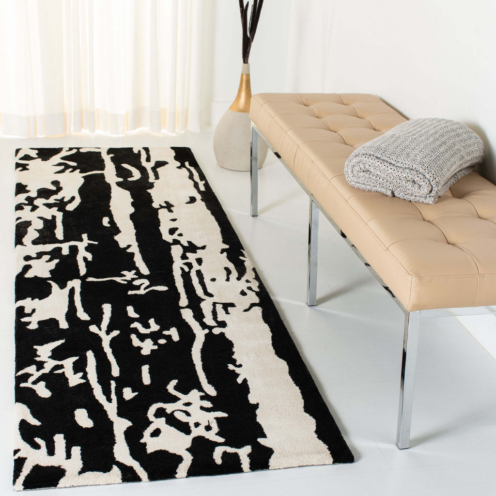 Safavieh Soho Rug Collection: SOH326A - Black / Ivory