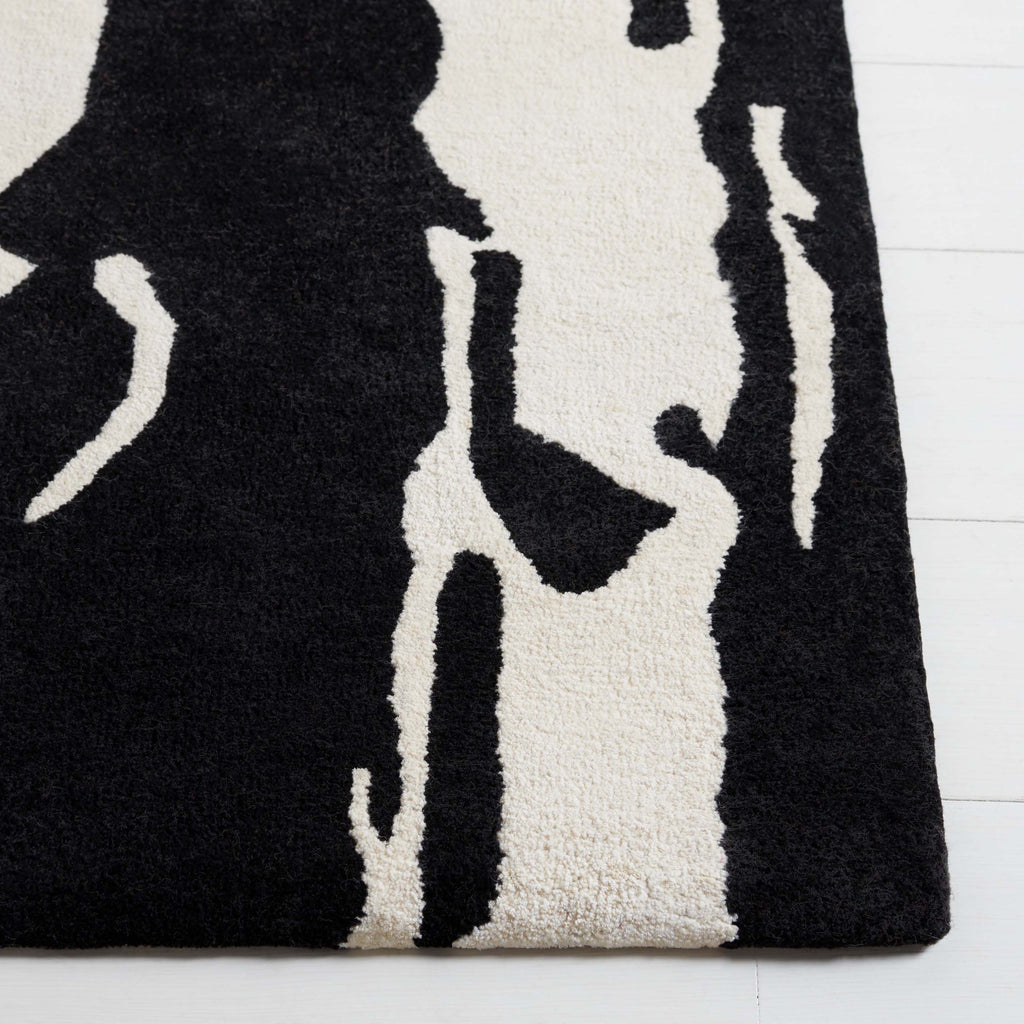 Safavieh Soho Rug Collection: SOH326A - Black / Ivory