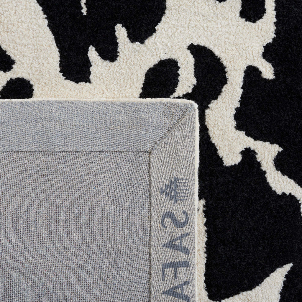 Safavieh Soho Rug Collection: SOH326A - Black / Ivory