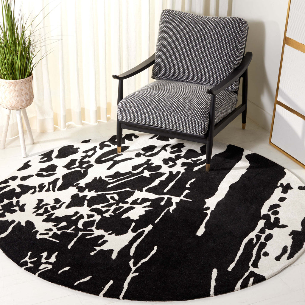 Safavieh Soho Rug Collection: SOH326A - Black / Ivory