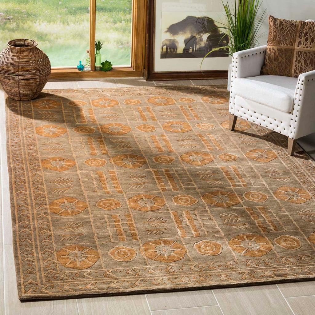 Safavieh Tibetan Rug Collection TB234A - Green / Peach