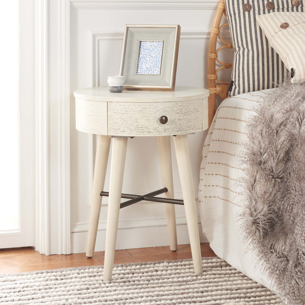 Safavieh Scully 1 Drawer Nightstand White Washed Antique Gold